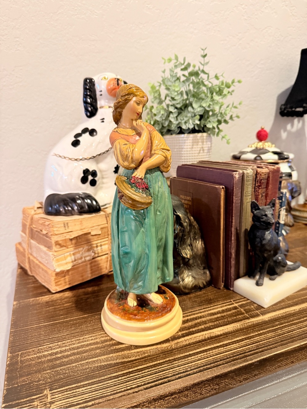 Vintage Italian Borghese Woman with Basket - Picture 16 of 16